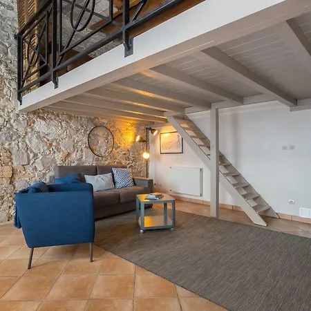 Guestready- Typical Croix-roussien Flat Apartment