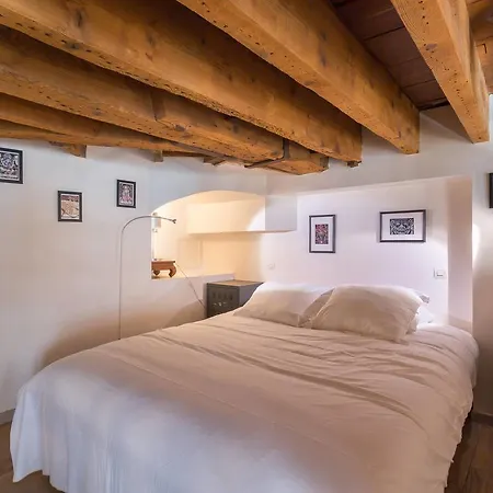 Guestready- Typical Croix-roussien Flat *